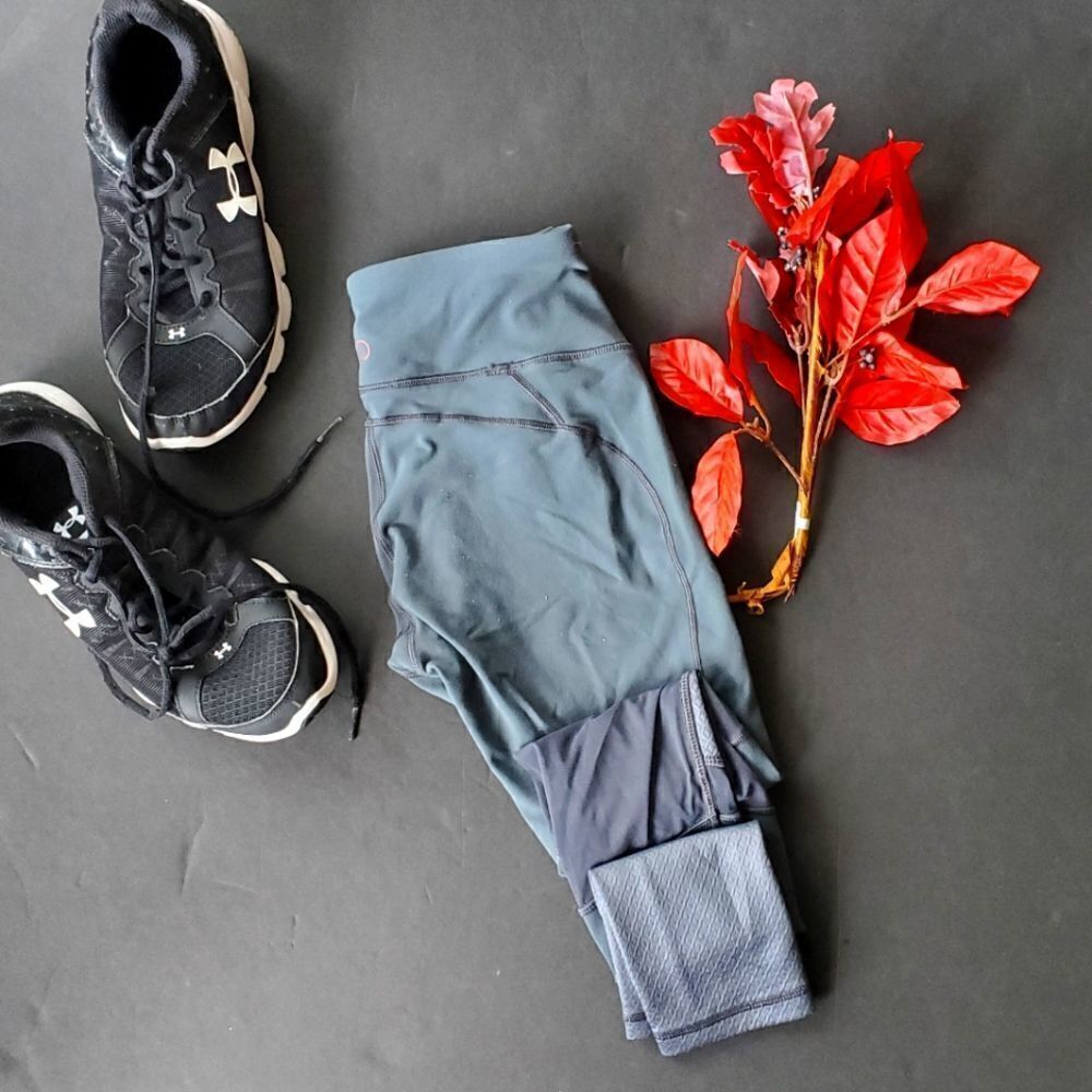 Grey infinity cut out athletic leggings